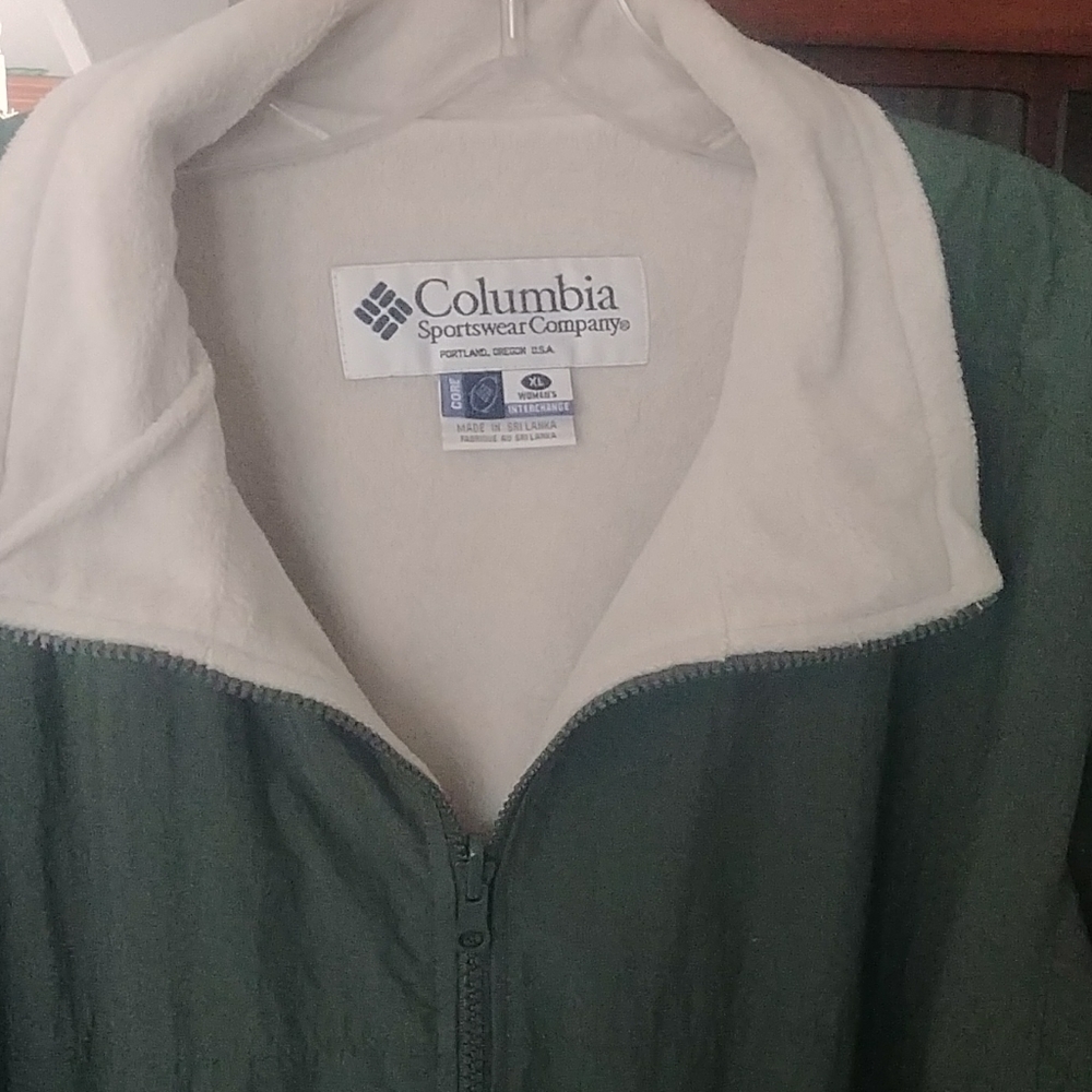 Woman's Columbia Jacket - Picture 5 of 11